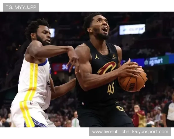 勇士快攻提速,反超只用两分钟 勇士快攻提速,反超只用两分钟